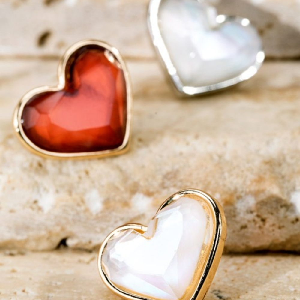 Heart shaped stud earrings - Picture 3 of 4